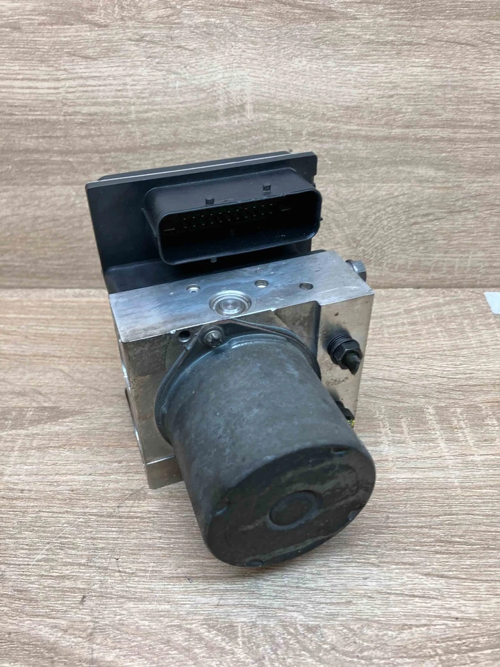 6768910 6758743 Bosch BMW E60 E61 Series ABS PUMP Hydraulic Block - Image 3 of 4