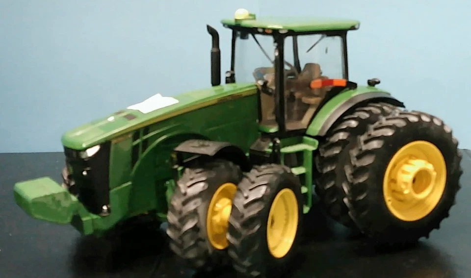 BRITAINS ERTL - JOHN DEERE - 8360R TRACTOR -  DIECAST - 1:32 - OUT OF BOX - Image 2 of 4