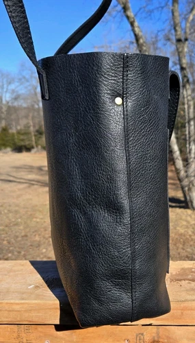 Bolso de Mano Portland de Cuero Grande Guijarro Negro con Correa para el Hombro Etiqueta Colgante de Cuero de Vaca - Imagen 4 de 23