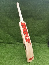 Bate de cricket sauce inglés MRF usado por Virat Kohli
