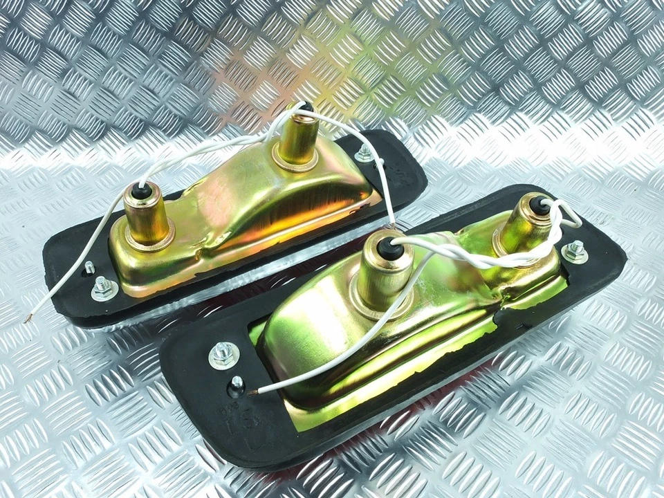 DATSUN 521 520 PICKUP TRUCK Front bumper turn signal light parking   - Image 2 of 3