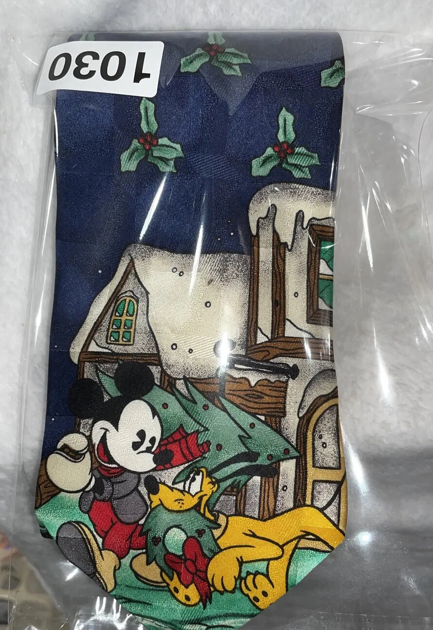 The Disney store Mickey Mouse and Pluto Christmas… - image 9