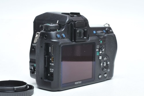 Pentax K-7 14.6 MP Digital SLR Camera Body - Picture 2 of 4