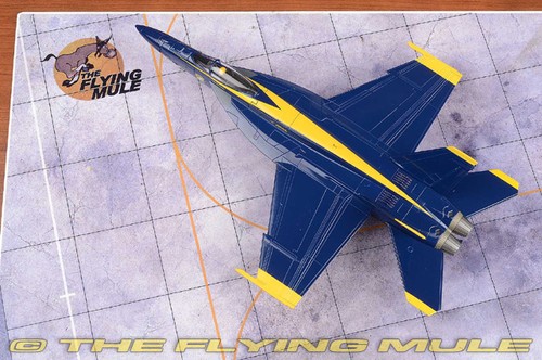 Hobby Master 1:72 F/A-18E Super Hornet USN Blue Angels #2 - 第 7/8 張圖片