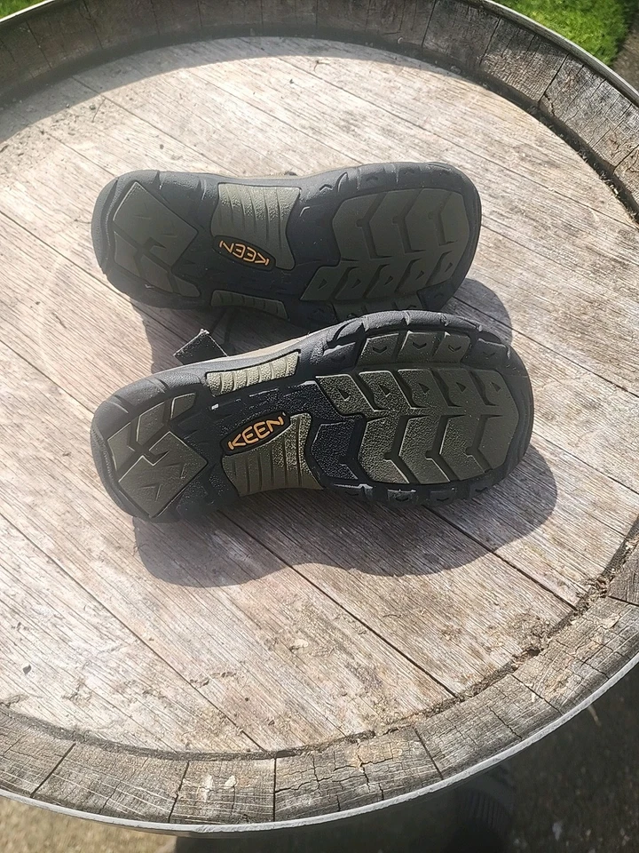 boys keen sandals size 5 - Image 2 of 4