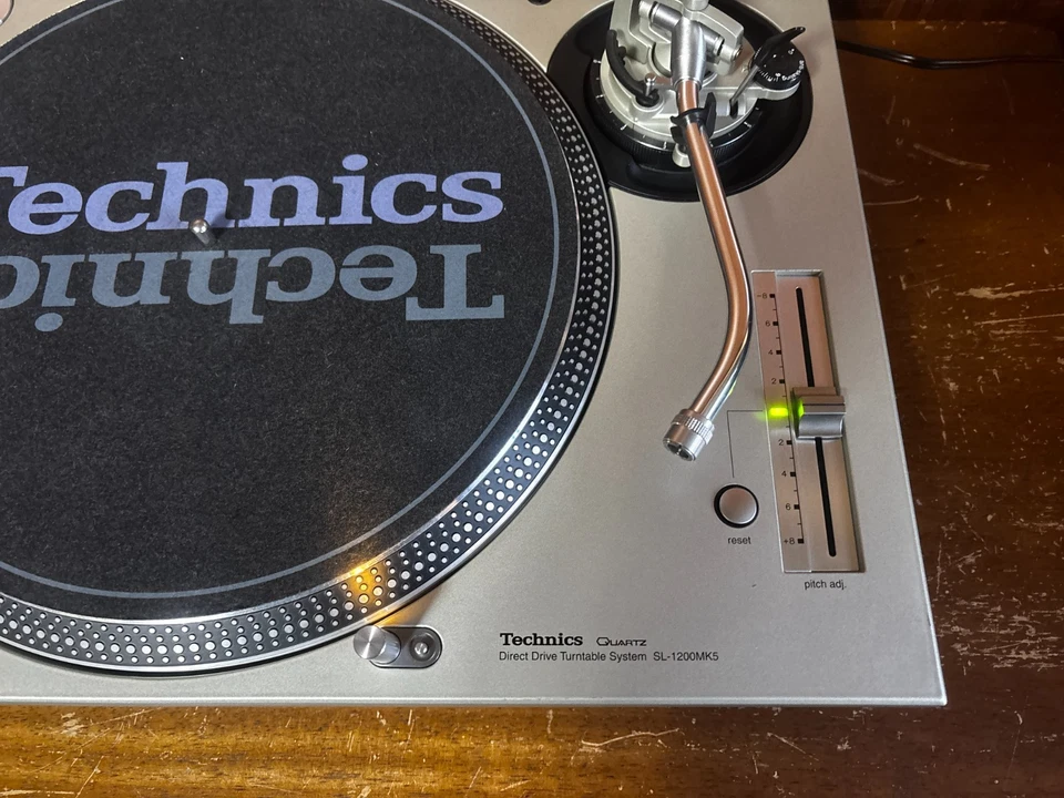 Tocadiscos Technics SL-1200MK5 plateados analógicos para DJ Foto 4 de 4