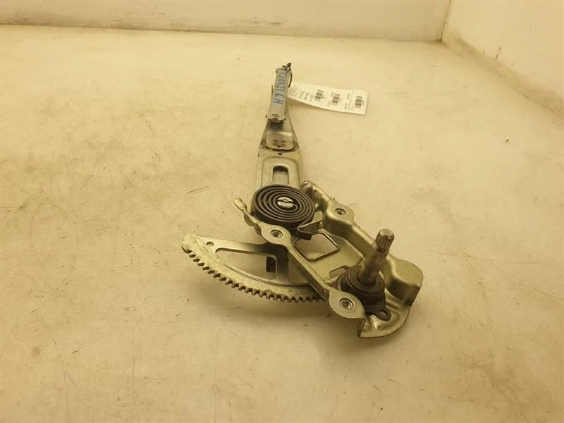 06-11 CONJUNTO REGULADOR VENTANA DELANTERA LADO CONDUCTOR TOYOTA YARIS Foto 4 de 4