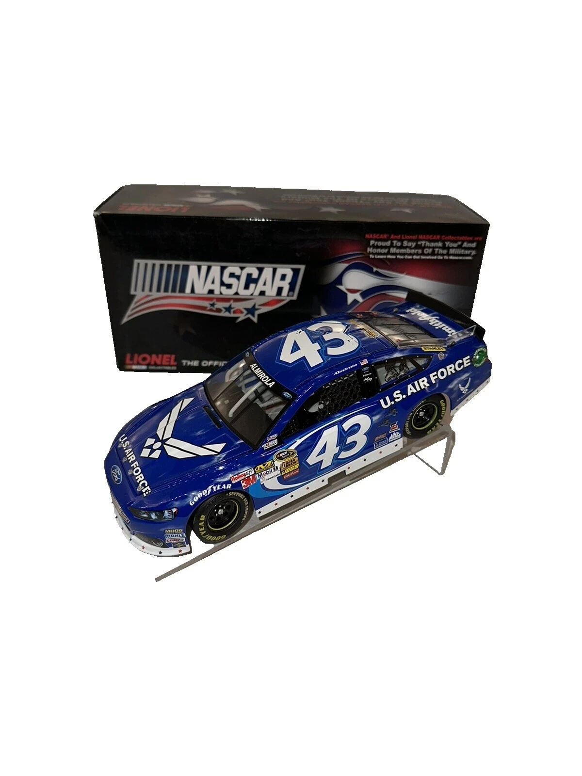 Литые модели спортивных и туристических автомобилей Action 1:24 2013 год год года выпуска автомобиля