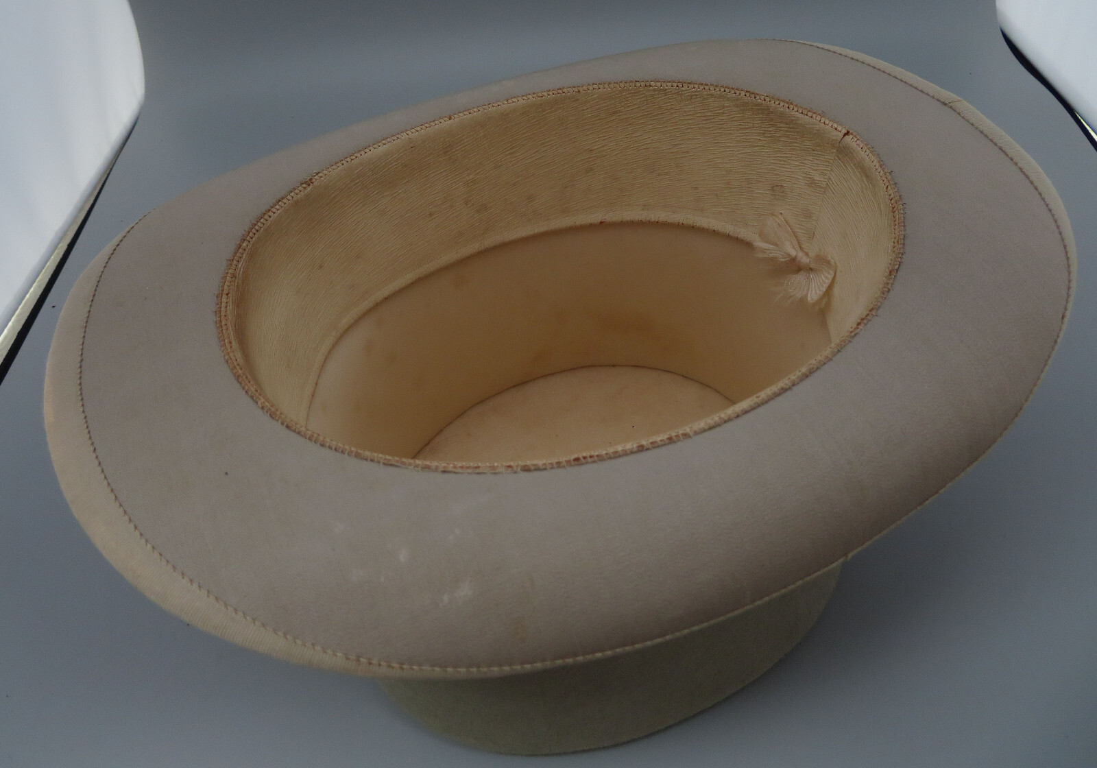 GREY TOP HAT BY HERBERT JOHNSON LONDON BY APPT HATTERS TO LATE KING