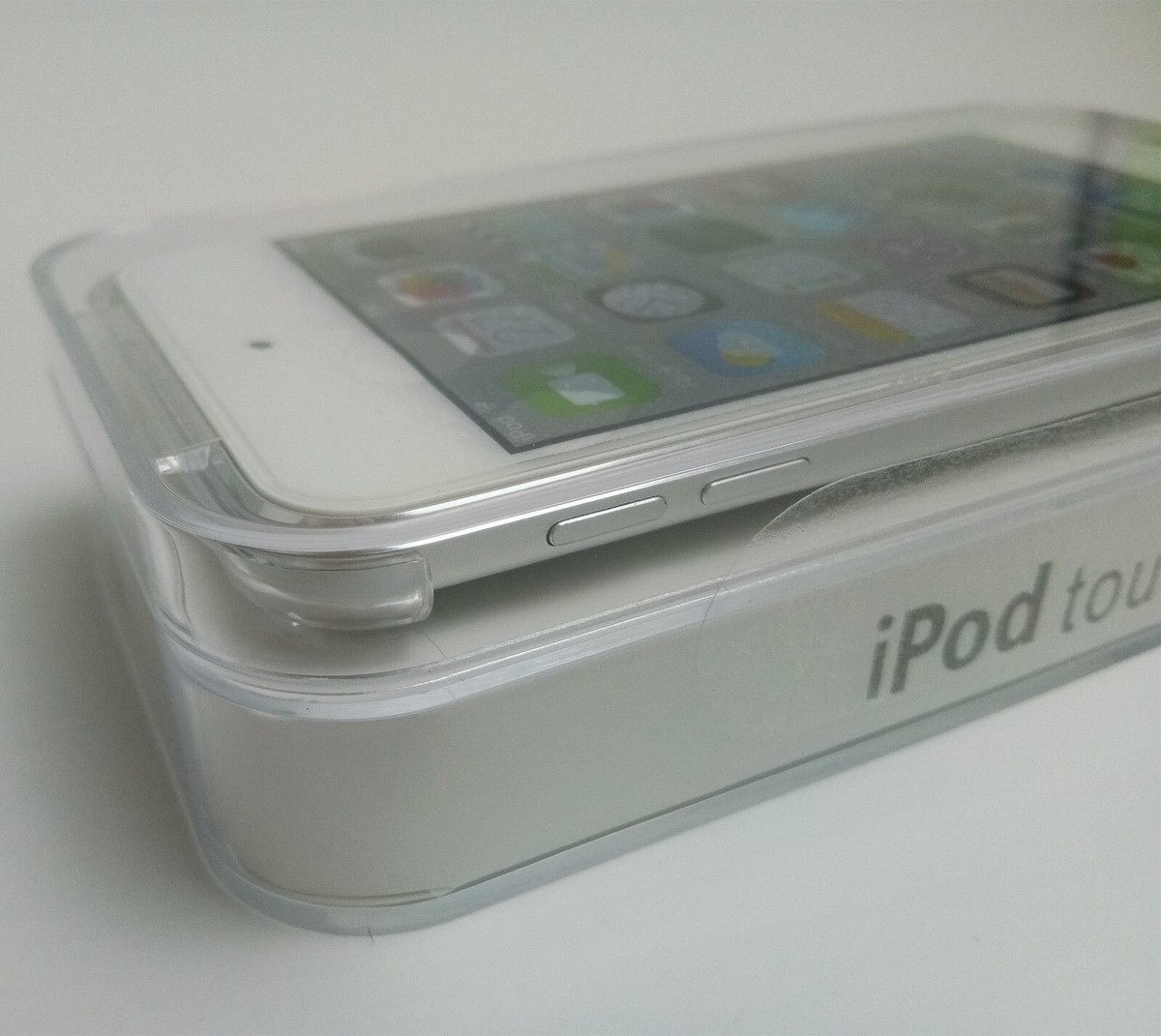 NEW Apple iPod Touch 5th Generation Silver 64GB Sealed FREE