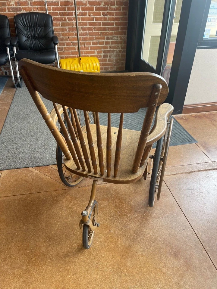 Silla de ruedas antigua de madera: ¡Silla de ruedas vintage en buen estado! ¡Funcionando!  Foto 4 de 4