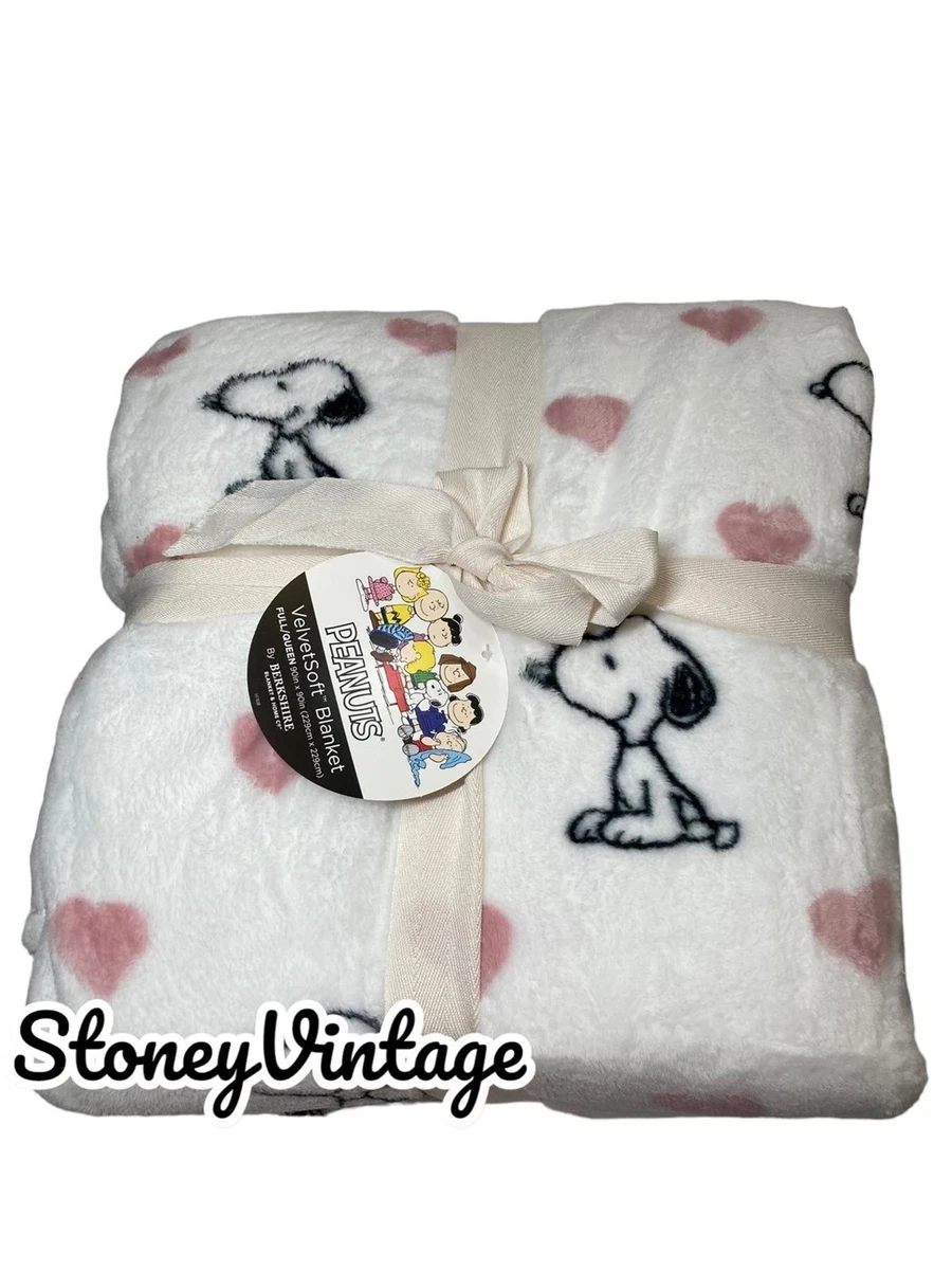 Snoopy Peanuts Queen sized Velvet Soft Throw valentine pink and