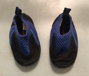 infant size 2 water shoes