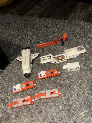 Vintage 1997 Mattel Hot Wheels NASA Space Shuttle Transporter Ramps Mega Rig
