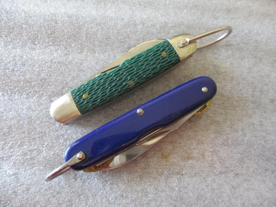 JUEGO OFICIAL DE NAVAJAS DE BOLSILLO CUB BOY SCOUT & GIRL SCOUT (2) CAMILLUS/KUTMASTER - EE. UU. Foto 3 de 4