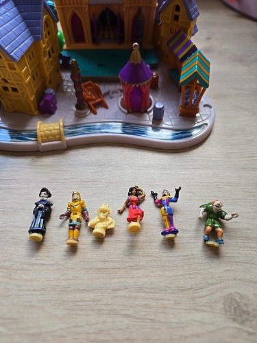 Polly pocket hunchback of Notredame Near Complete - Picture 2 of 6