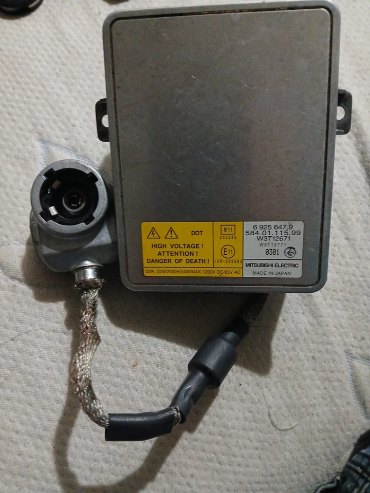 Unidad de control de bombilla HID de balastro de xenón OEM para 03-04 BMW E46 325i 330i 325xi 330xi Foto 2 de 3