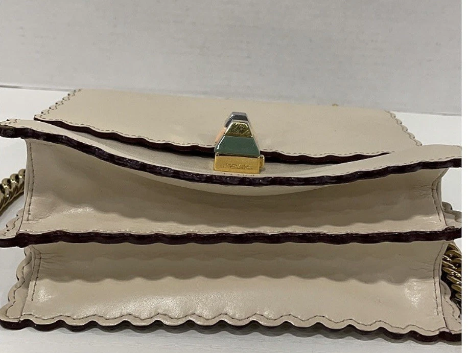 FENDI 小号扇贝 Kan I 斜挎包象牙色浅牛皮包 — 第 4/4 张图片