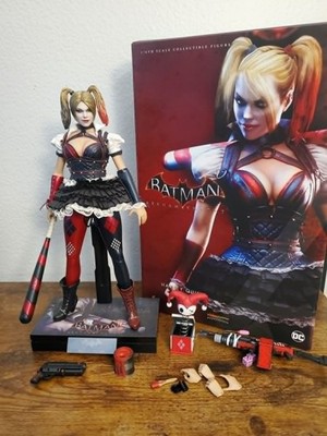 Hot Toys Batman: Arkham Knight - Harley Quinn 1/6th Scale Collectible Figure