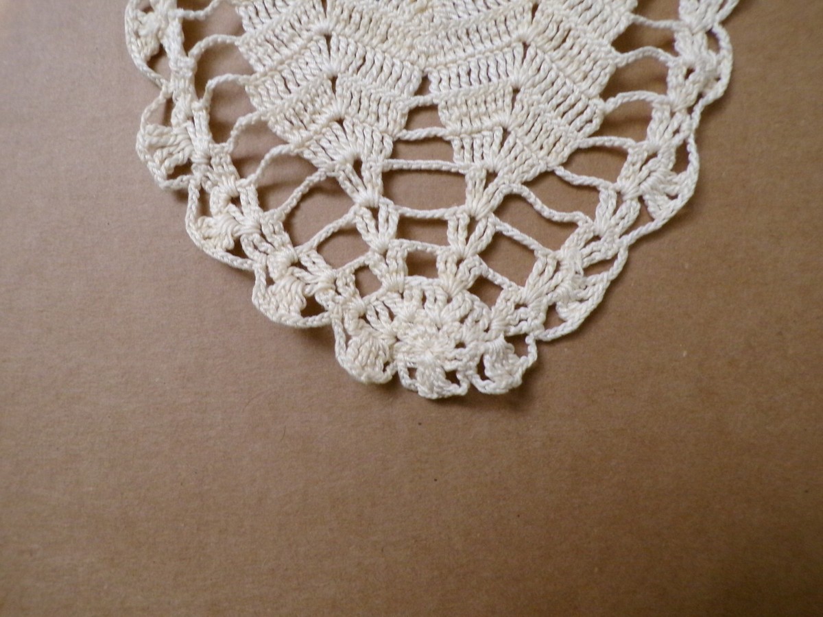 Off White (Lightly Yellowed) Crochet Lace Oval Doily, Leaf (READ
