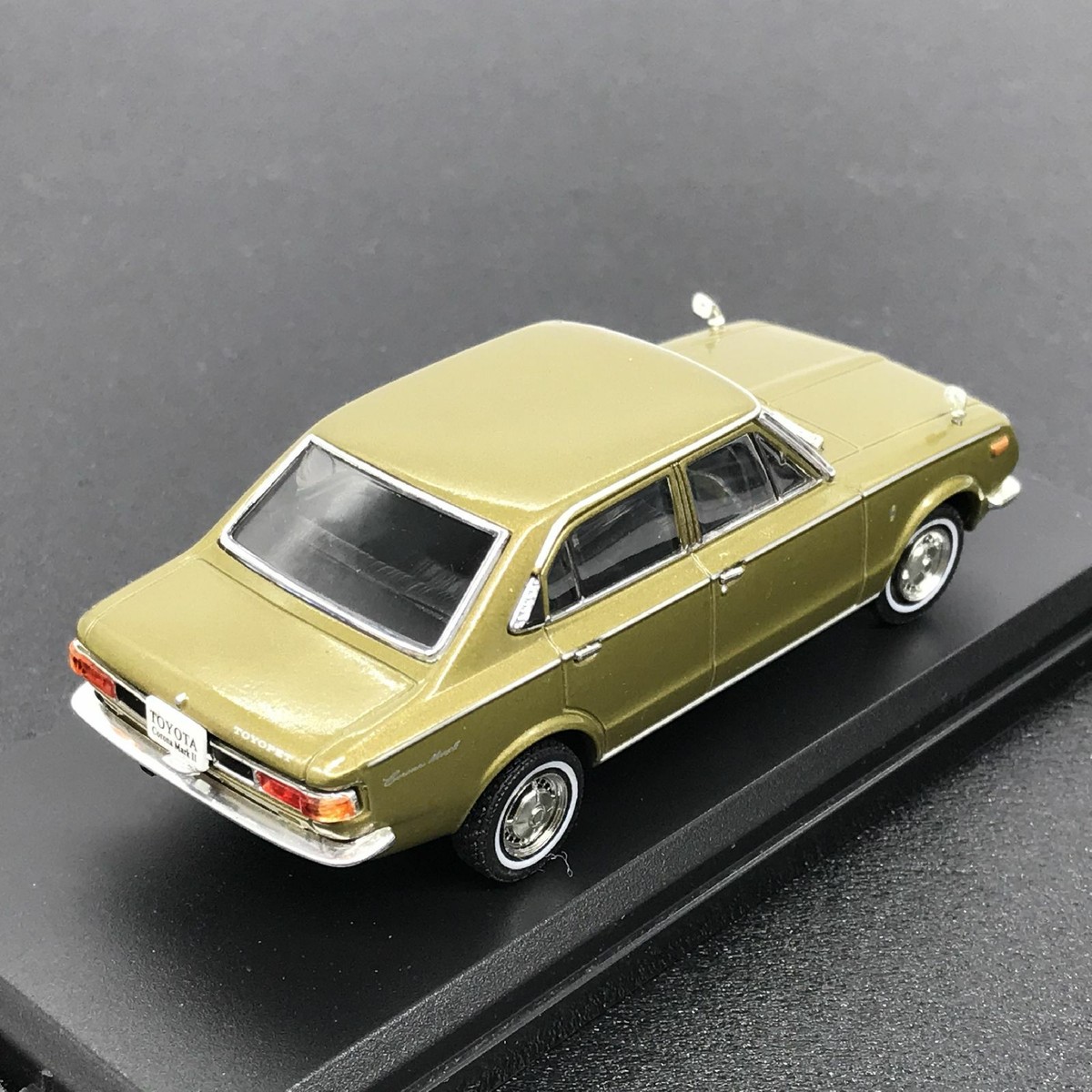 Mini Car Toyota Corona Mark 1968 1/43 Scale Box Display