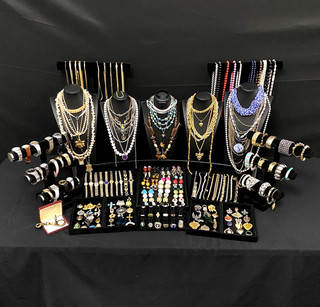 205 pc Antique Vintage Estate Costume Jewelry Some Signed. Lot 636