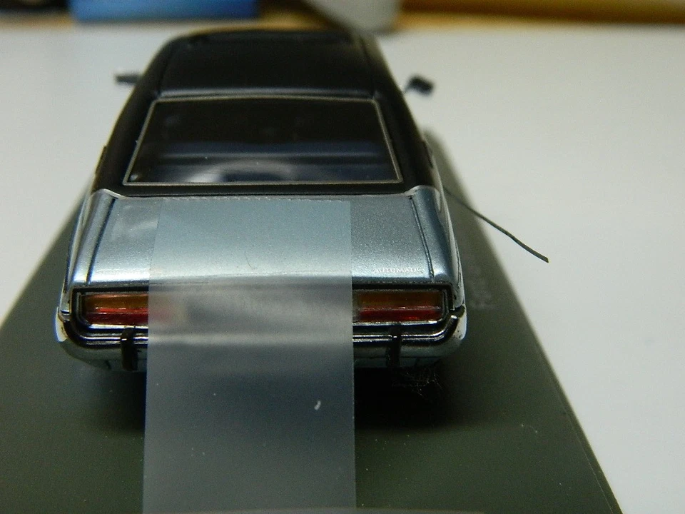 Neo 1:43 # 43131 # Ford Granada Coupe Dach Schwarz sonst met. hellblau - Bild 2 von 4