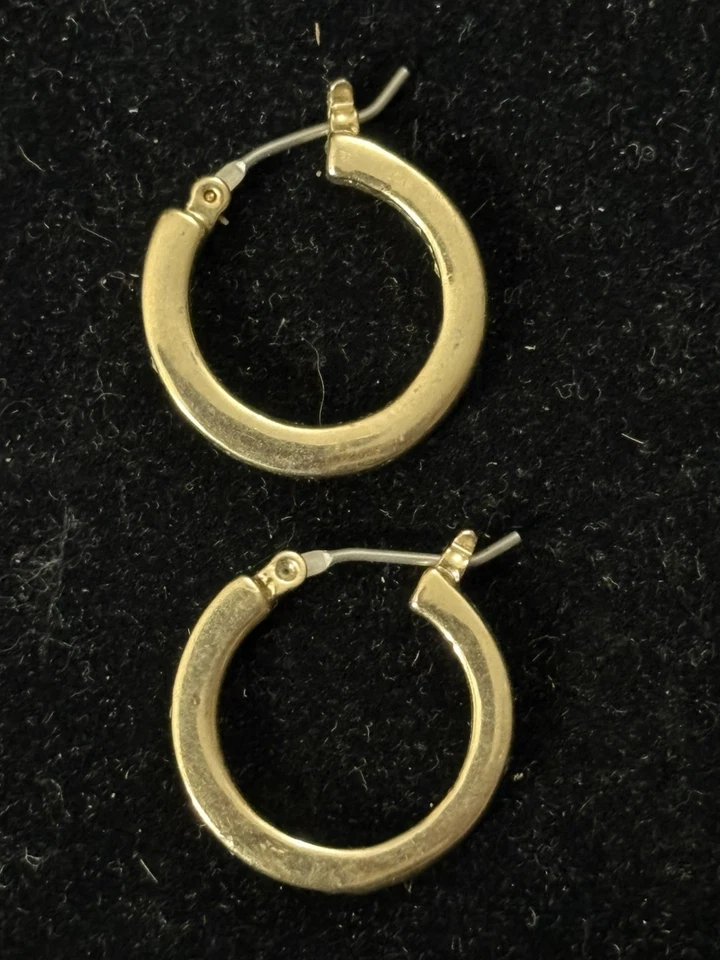 Pendiente de aro Avon dorado de 0,75 pulgadas con diamantes de imitación transparentes (30) Foto 4 de 4