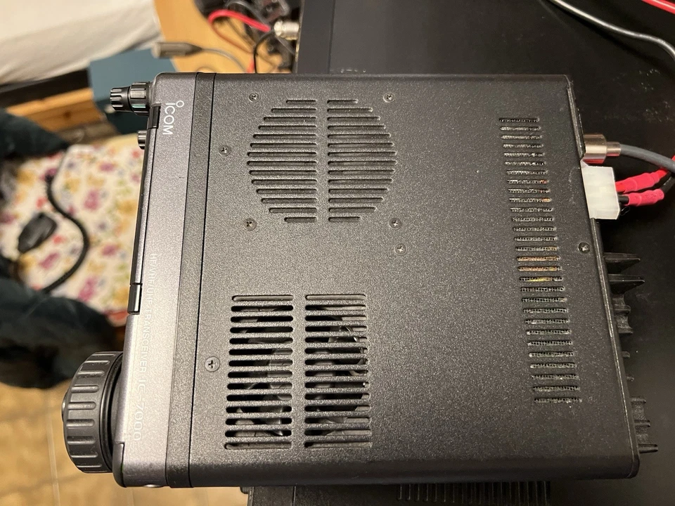 Icom IC-7000 Ricetrasmittente Quadribanda Leggi Bene - Immagine 2 di 4