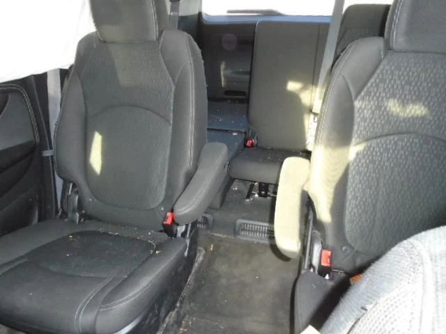 (LOCAL PICKUP ONLY) Rear Bumper VIN J 11th Digit Limited SLE Fits 13-17 ACADIA 4 Foto 4 de 4