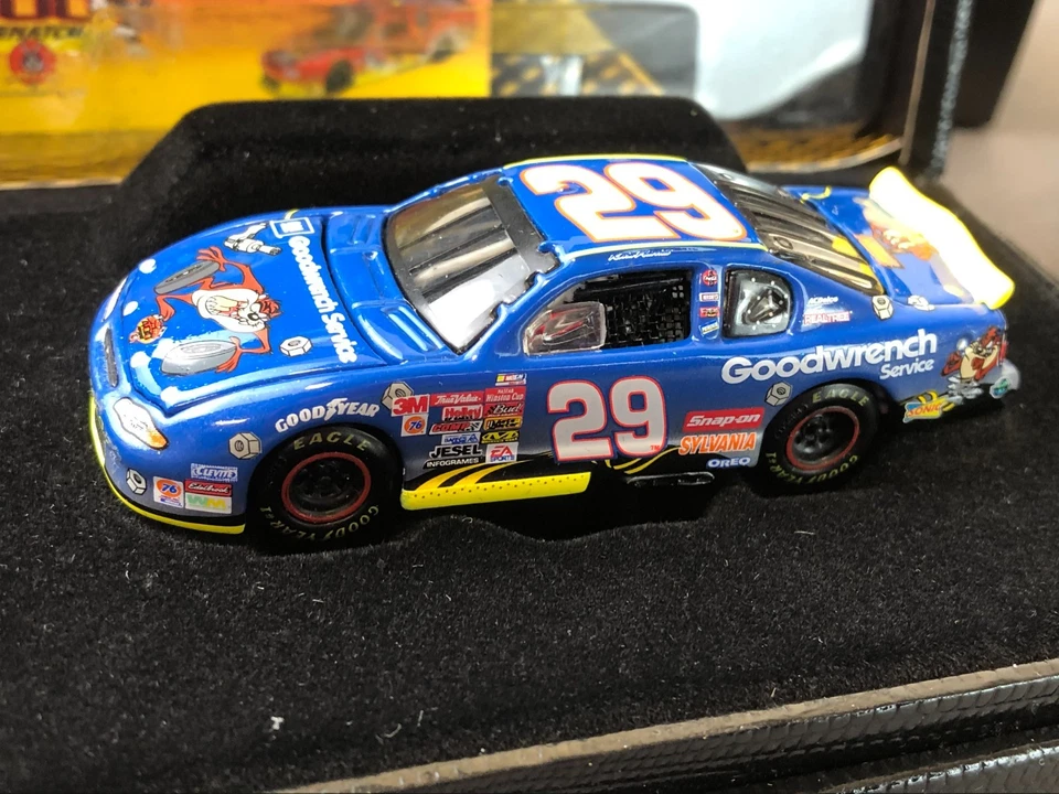 5 RCCA ELITE 1:64 Diecast Kevin Harvick #29 Goodwrench Looney Tunes Sylvania + Foto 3 de 4