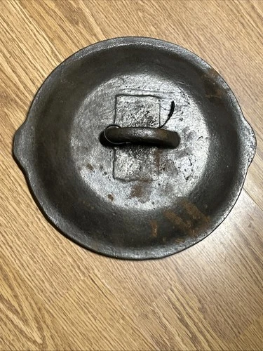 Lodge looking lid   see measurements with handle reapri