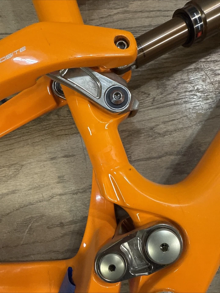Cuadro grande de bicicleta de montaña con suspensión completa de carbono Ibis Mojo 26” naranja zorro Foto 4 de 4