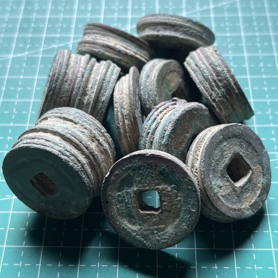 Lot ± 250 Grams Chinese Song Dynasty Bronze Coin Clumps – Java Indonesia Find #3 - Image 2 of 4