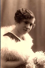 c1910 BEAUTIFUL YOUNG LADY HIGH SOCIETY ROSES ART DECO RPPC PHOTO POSTCARD P511