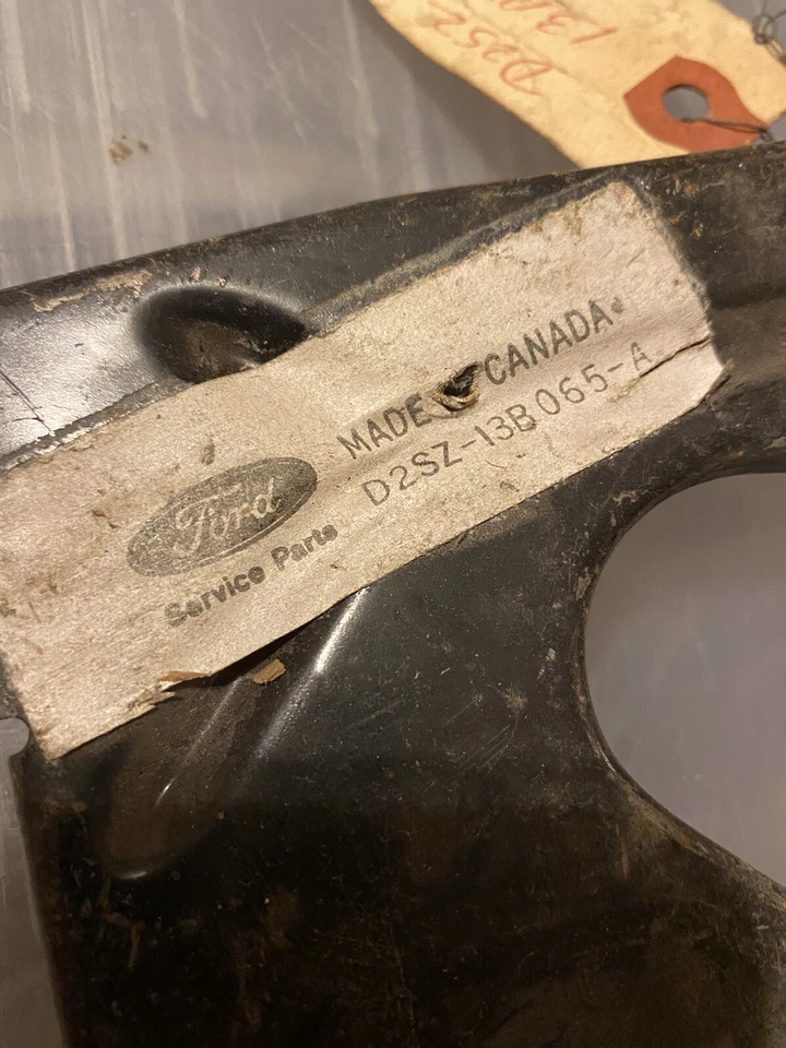 Panel de soporte de faros de pasajero Ford Thunderbird RF 1972 nuevo de lote D2SZ-13B065-A Foto 2 de 3