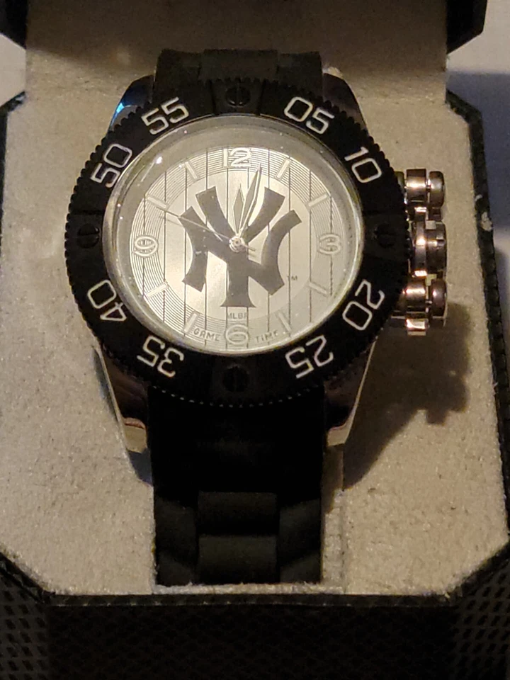 NEW YORK YANKEES HIGH QUALITY BIGFACE BEAST EDTION WATCH MAY NEED BATTERY  - Image 2 of 4
