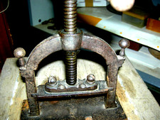 ANTICO TORCHIO PER RILEGARE-DI PICCOLA DIMENSIONE-SEC.XVI