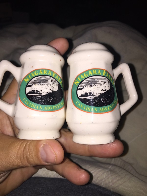 Vintage salt and pepper shaker Niagara Falls Canadian Adventi Re