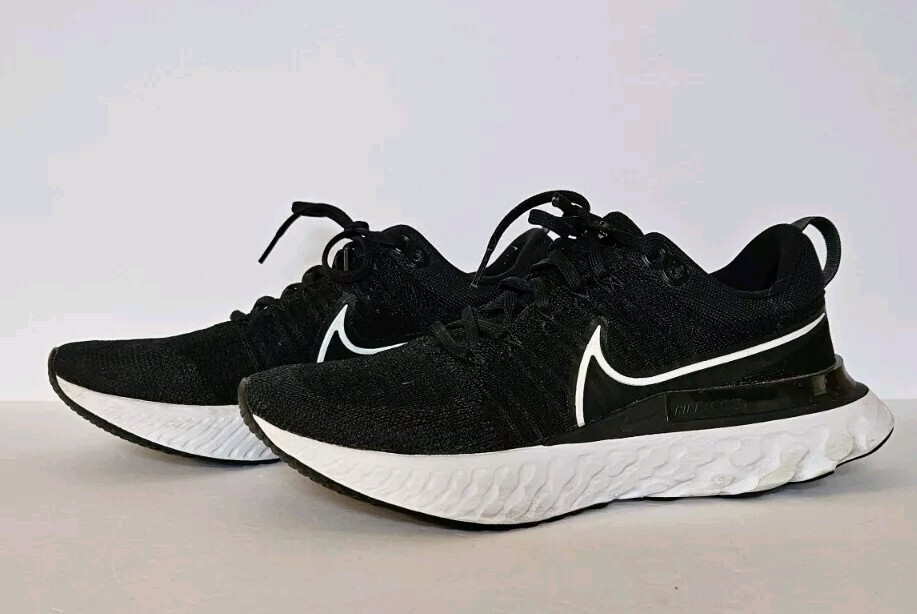 Nike Womens React Infinity Run Flyknit 2 Black Running Shoes Size 9