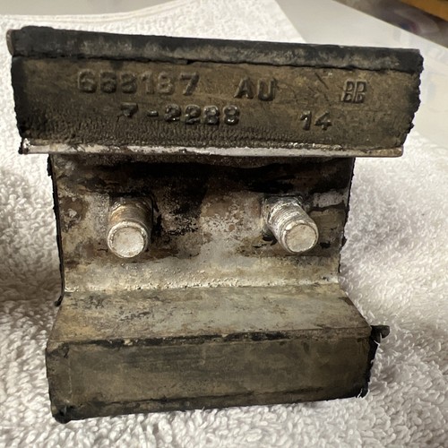 1936 1937 Chrysler RH & LH Rear Support Insulator BRKTS 663896-7 Mopar - Picture 8 of 9