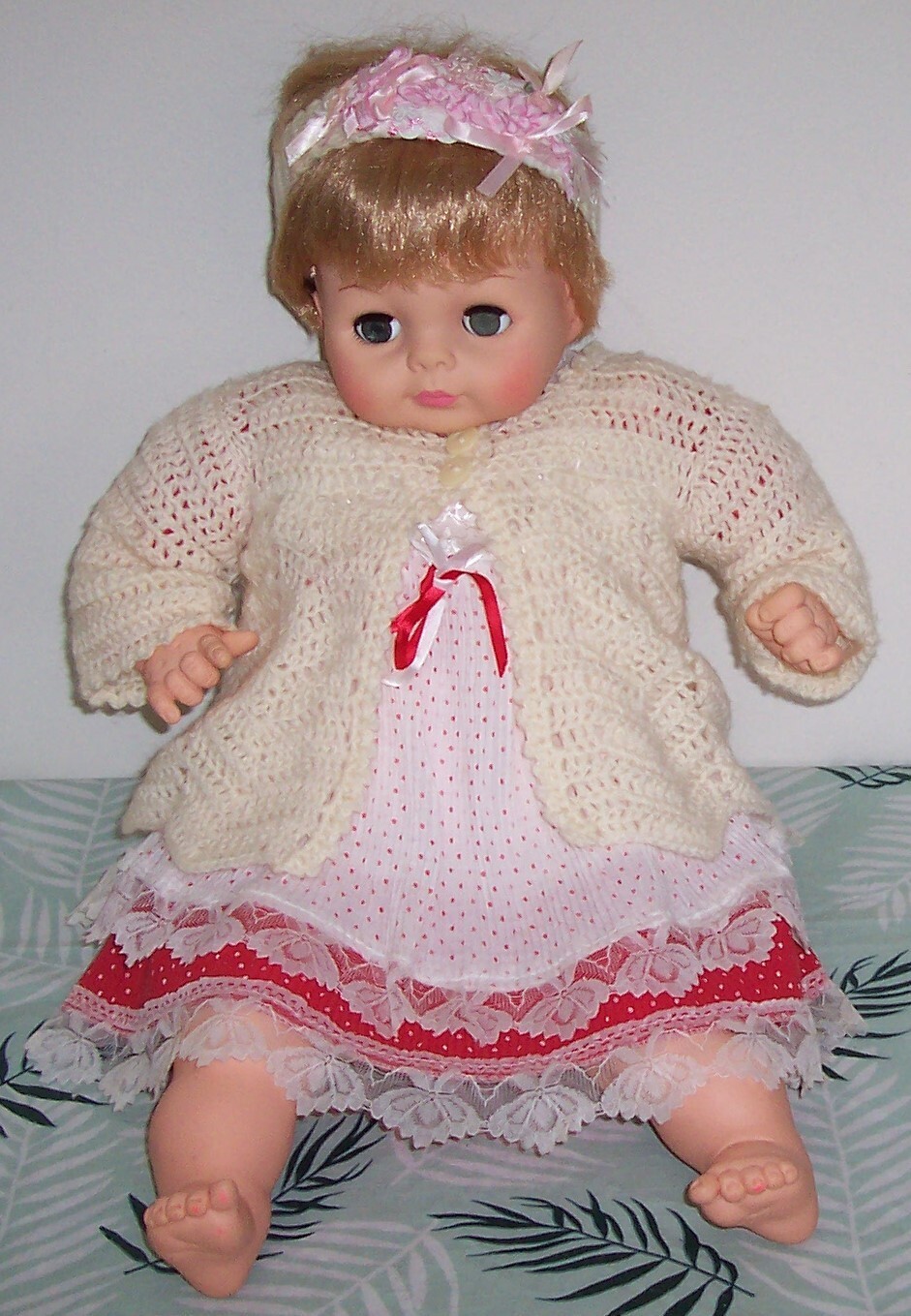 Vintage Vogue Baby Dear Doll 22 inches with working Mama crier 1972