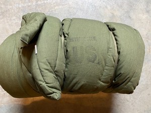New U.S Military Extreme Cold Weather Sleeping Bag Poly/Down 8465-01-033-8057