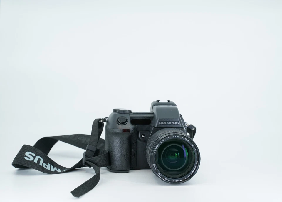 Olympus Camedia E-10 4MP Digital DSLR Camera Boxed Case Power Supply - Image 2 of 4