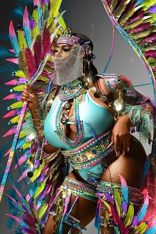 Curvy Carnival Warrior Costume – Feathered Samba & Festival Set for Plus Sizes - Image 2 of 4