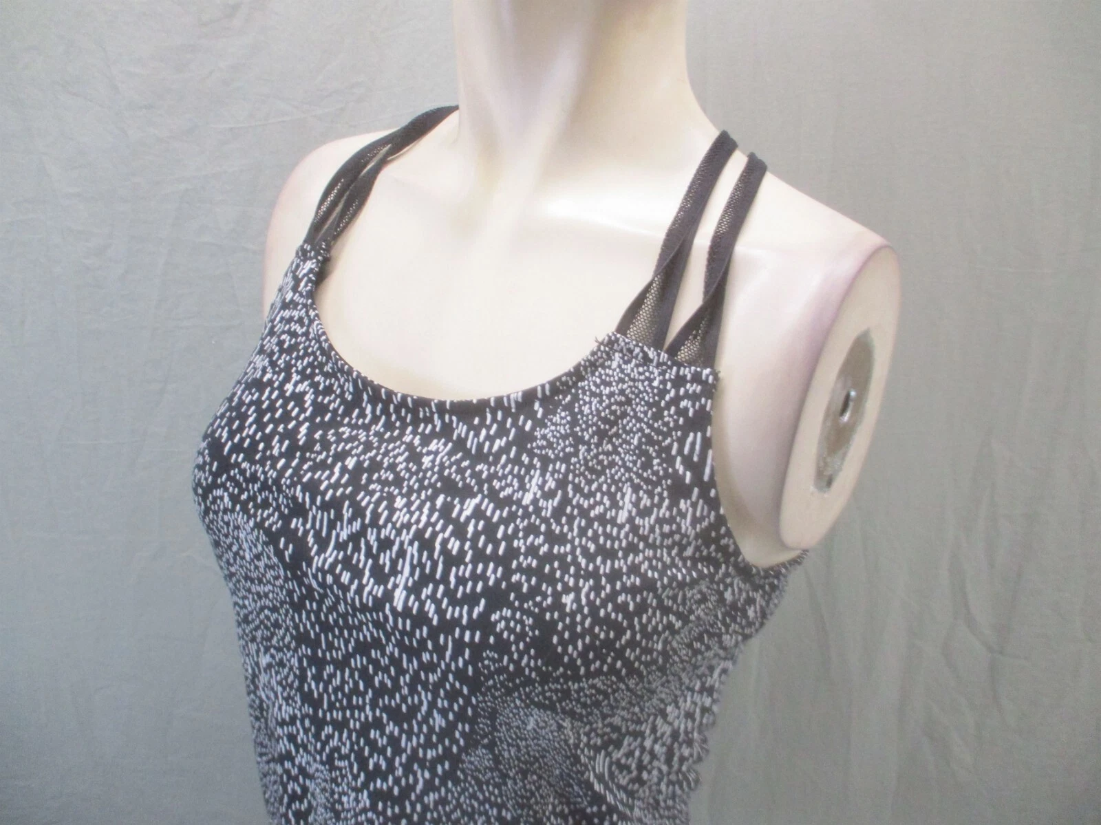 fabletics scoop neck athletic yoga racer back tank-top