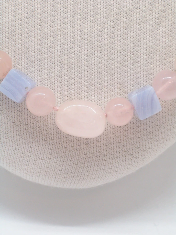 Collana con QUARZO ROSA, CALCEDONIO e AGATA con chiusura in Argento 925 - Immagine 3 di 4