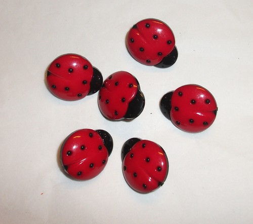 LADYBUG buttons 6 pc lot! RED childrens Clothing, quilt, craft & scrapbooking - Picture 2 of 5