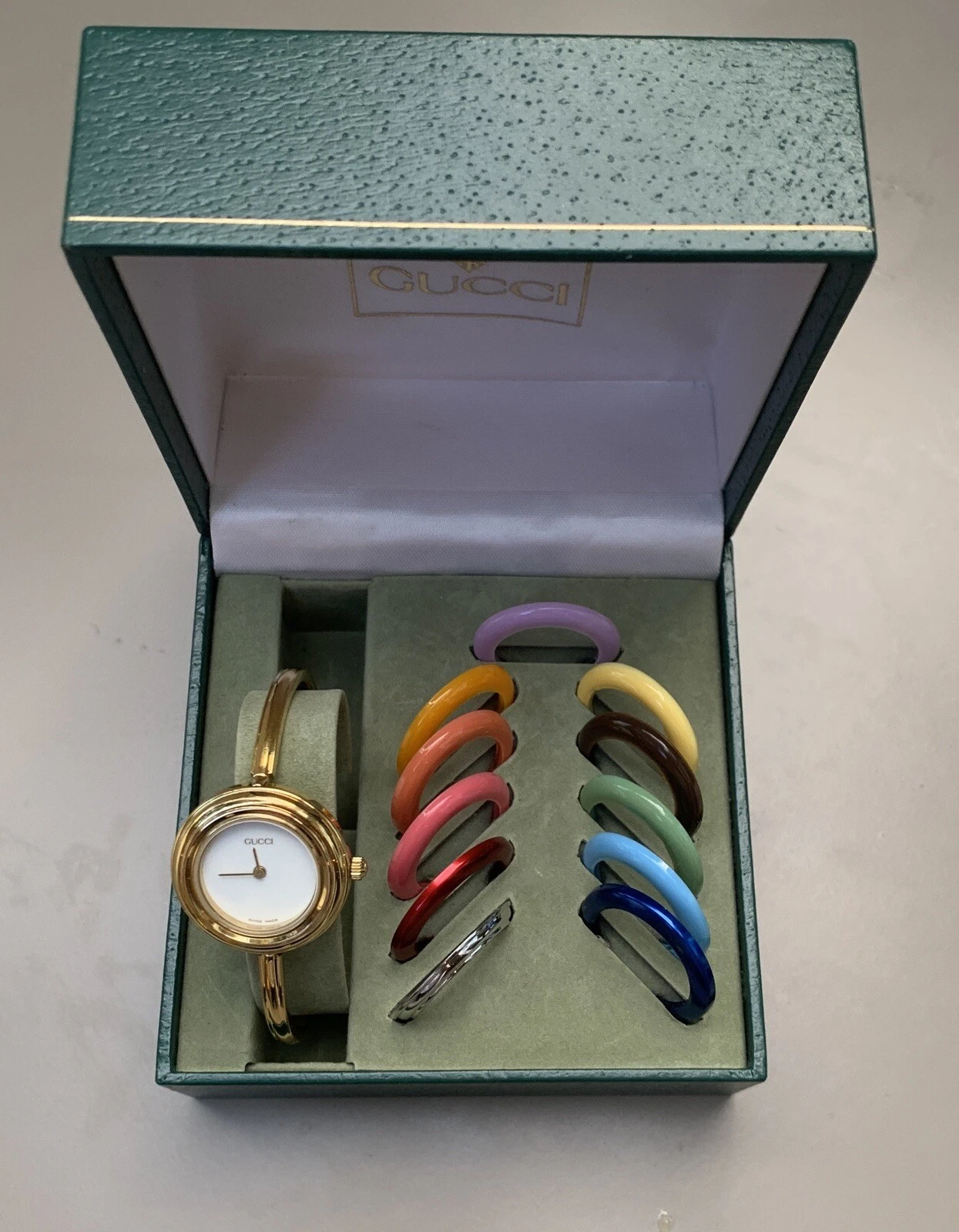 [Presque comme neuve / boîte] Montre femme GUCCI lunette à changement 11/12,2 10 couleurs or
