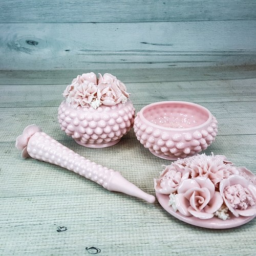 Botella de perfume y plato de baratija vintage años 40 Ardalt Lenwile rosa Hobnail - Imagen 3 de 16